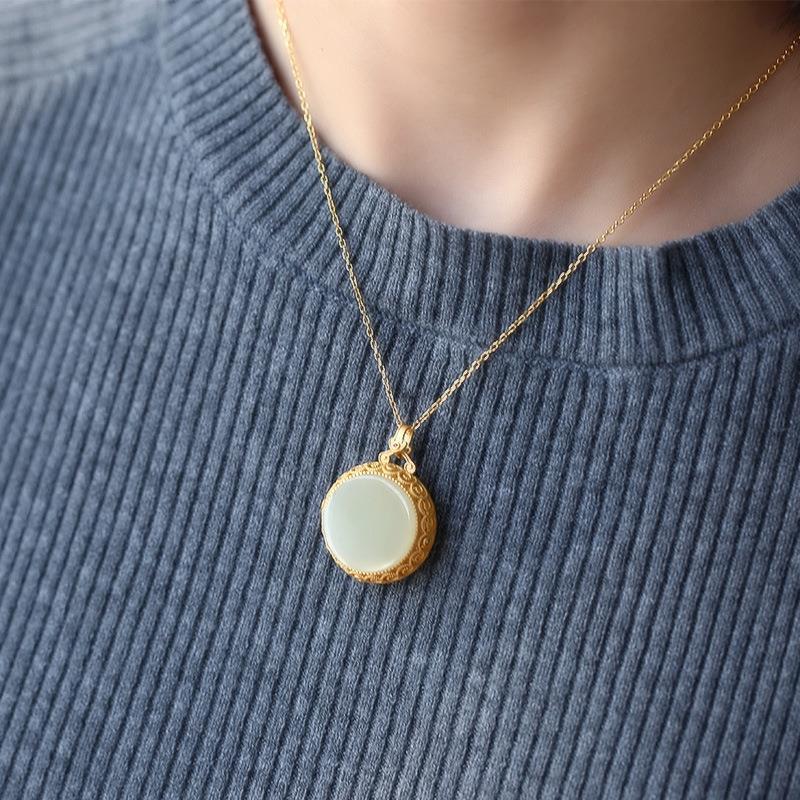 Beautiful Silver Necklace with Unique Style