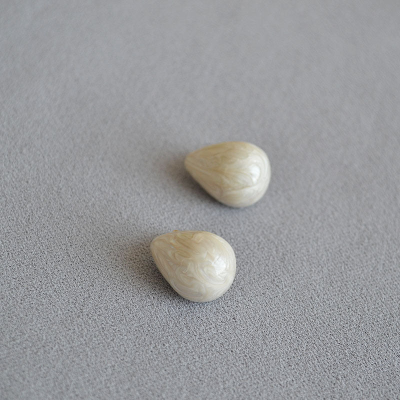 Classic Gold Earring with Timeless Appeal