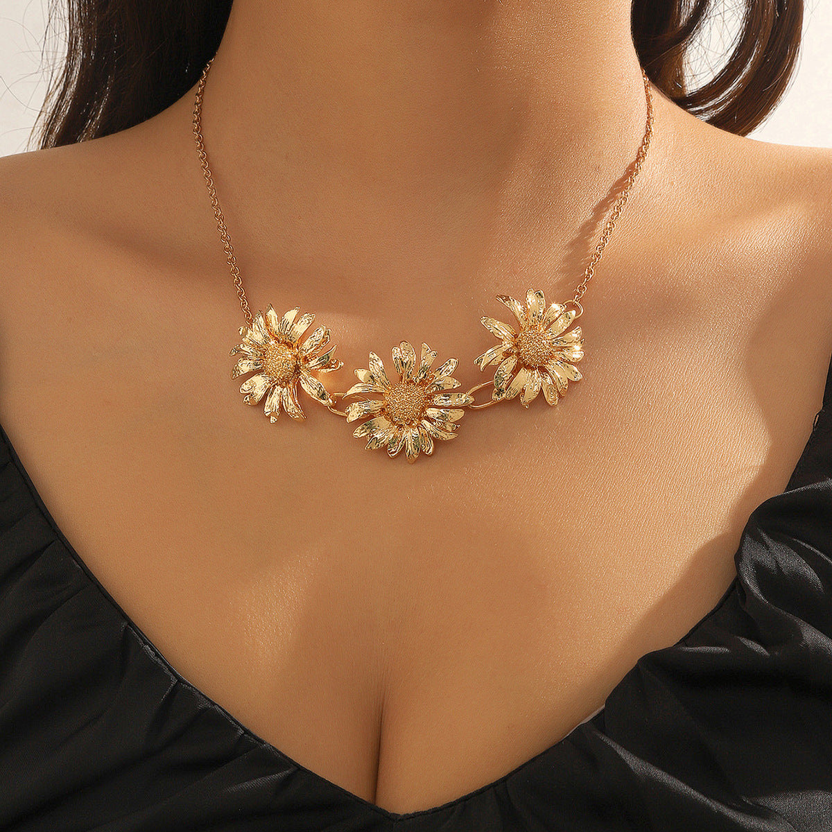 Classic Gold Necklace with Timeless Appeal