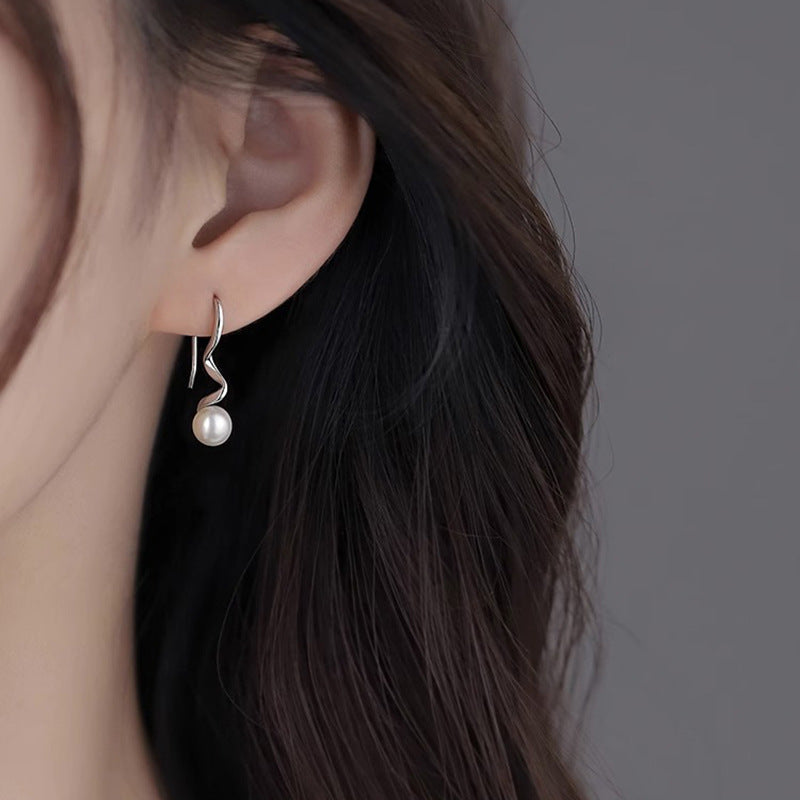 Romantic Pearl Earring for Special Moments
