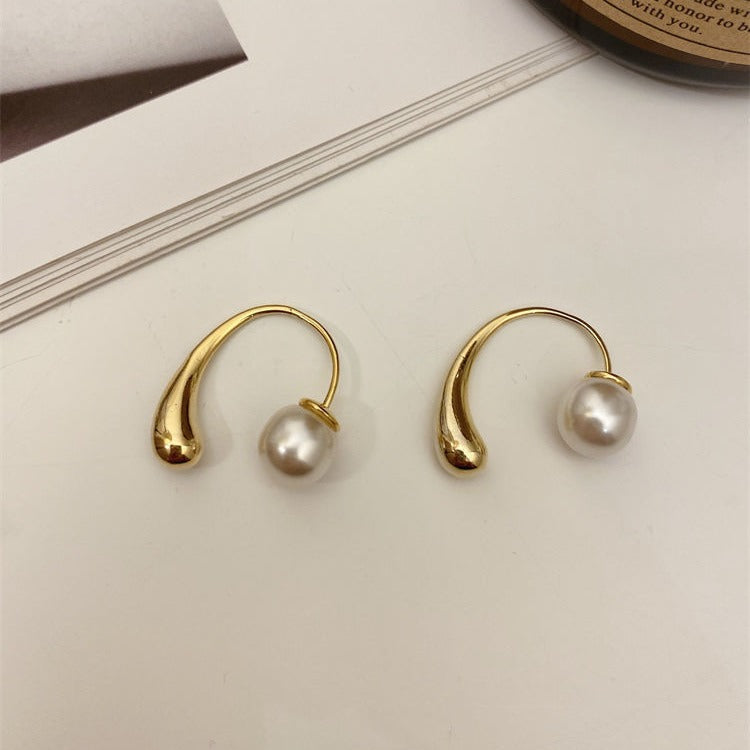Classic Pearl Earring with Timeless Appeal