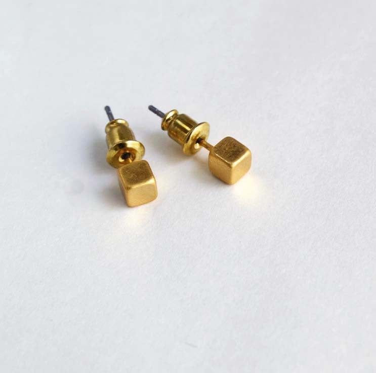 Elegant Gold Earring for Every Occasion