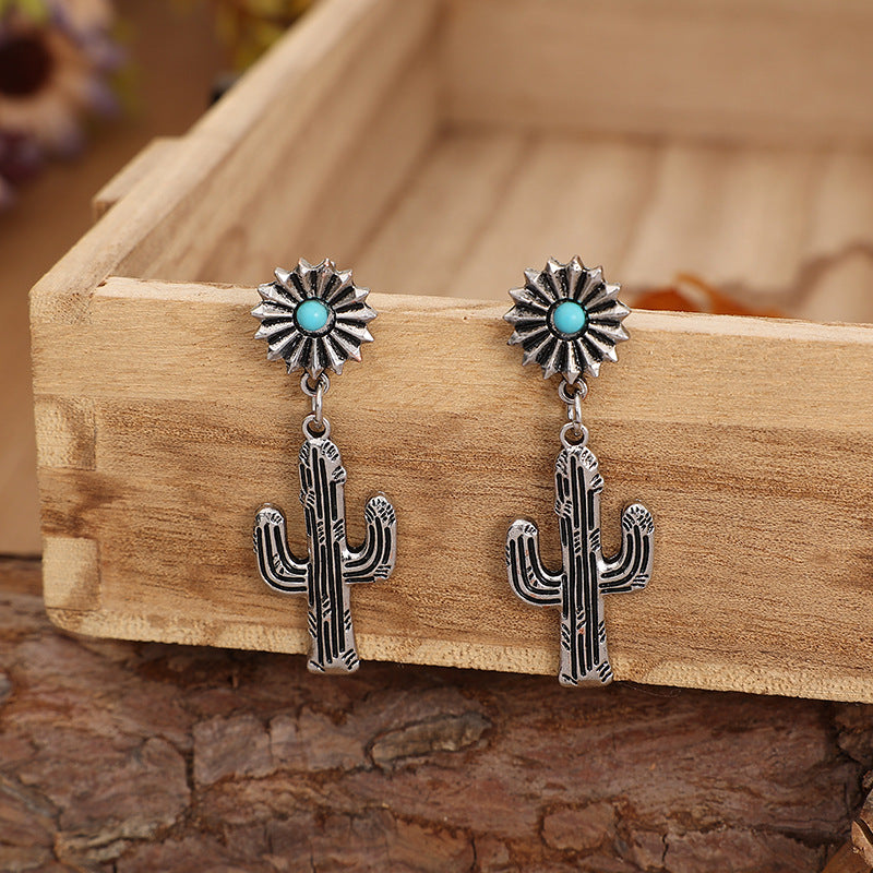 Charming Silver Earring for Any Occasion