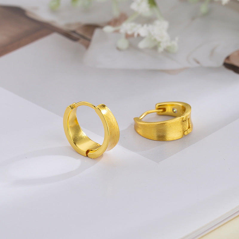 Classic Gold Earring with Timeless Appeal