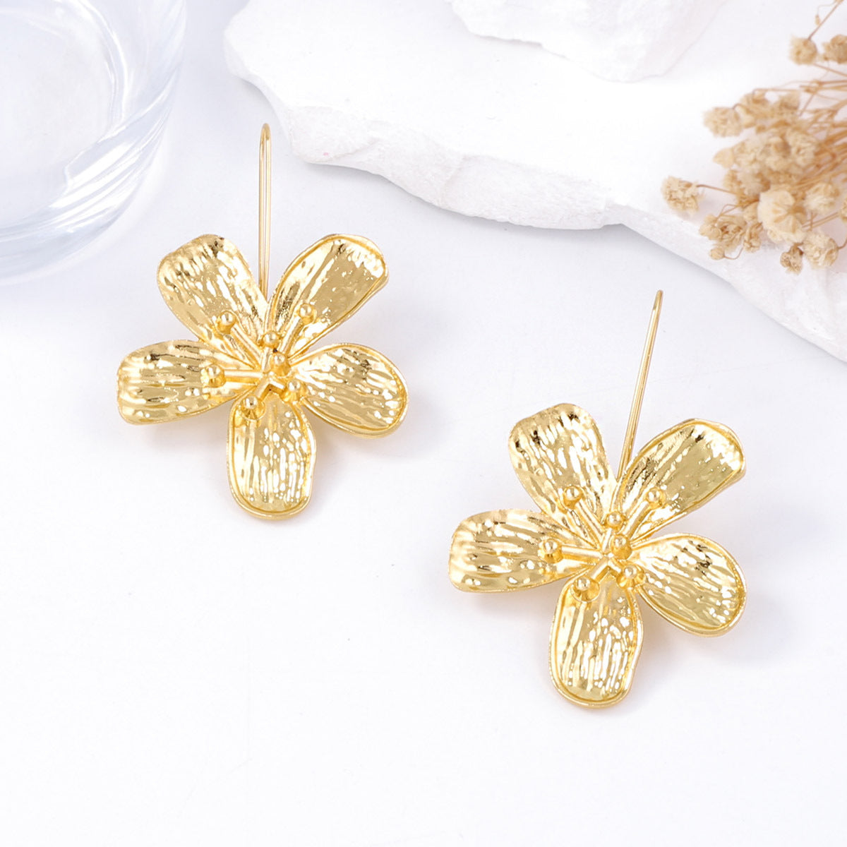 Charming Earring for Any Occasion