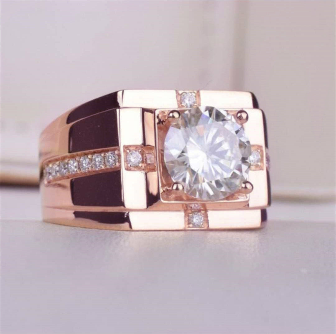 Classic Silver Ring with Timeless Appeal