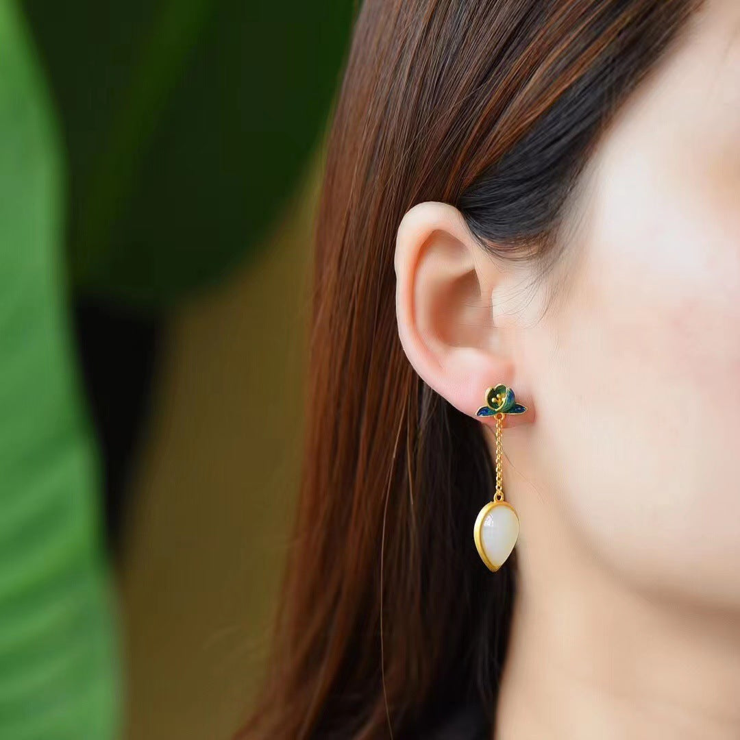 Charming Silver Earring for Any Occasion