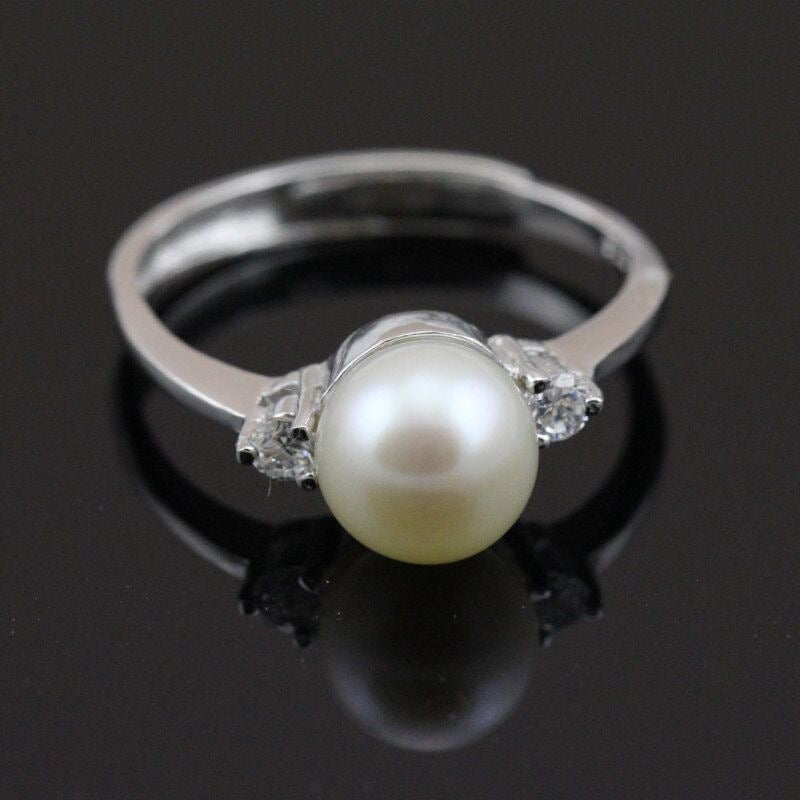 Beautiful Pearl Ring with Unique Style