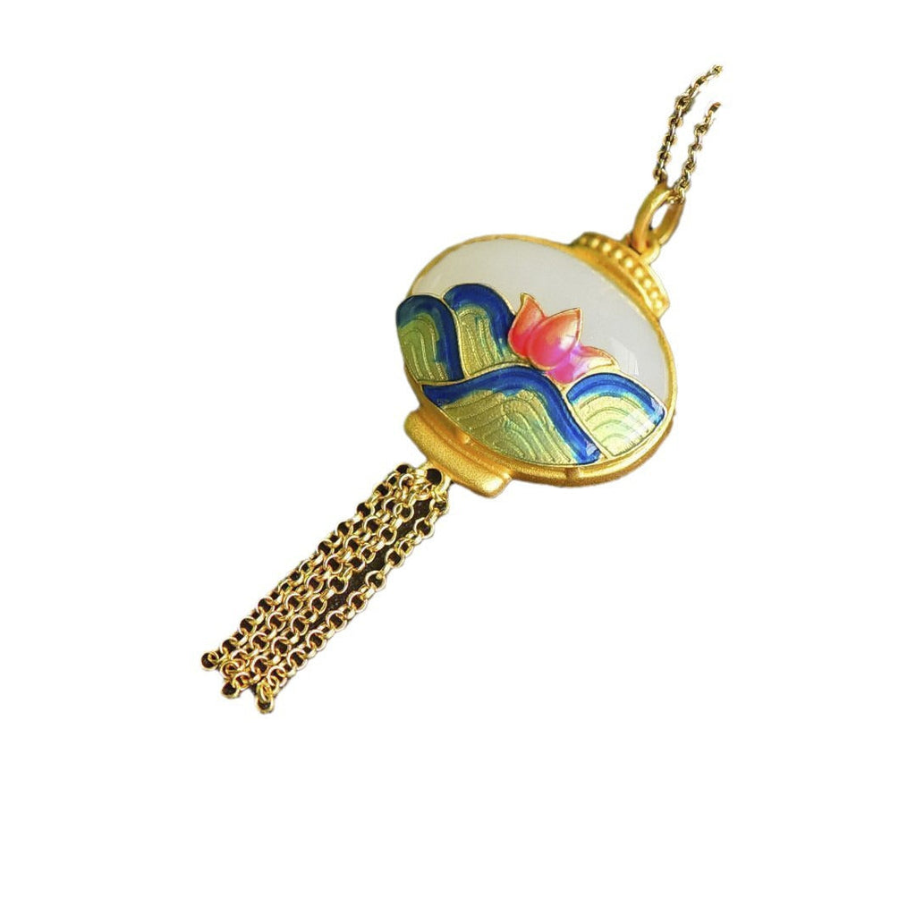Classic Silver Necklace with Timeless Appeal