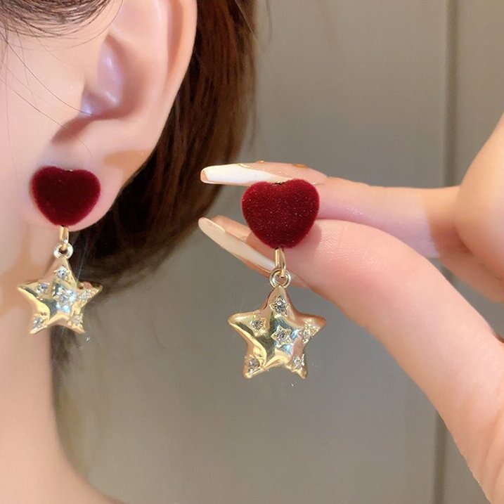 Charming Gold Earring for Any Occasion