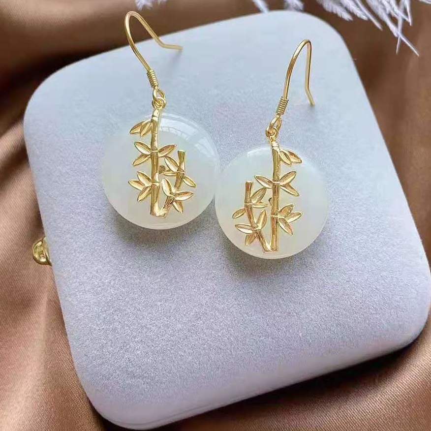 Charming Earring for Any Occasion