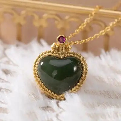 Charming Silver Pendant for Any Occasion