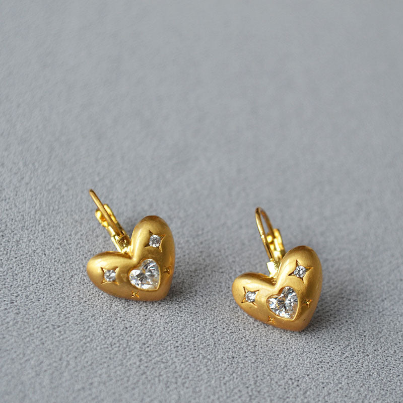 Romantic Gold Earring for Special Moments