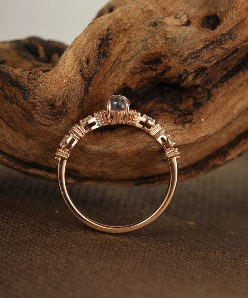 Classic Gold Ring with Timeless Appeal