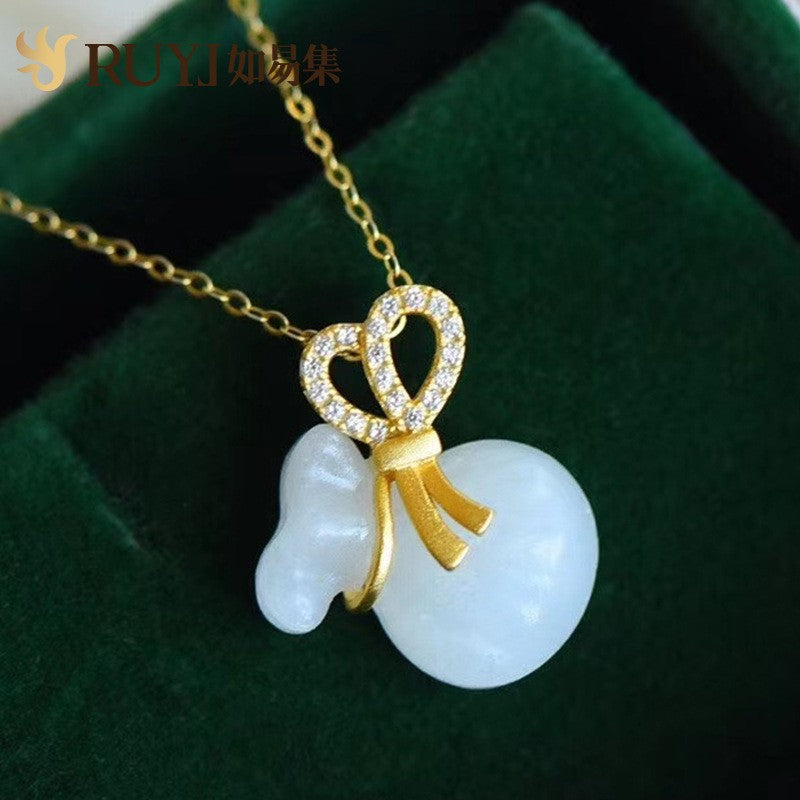 Classic Silver Necklace with Timeless Appeal