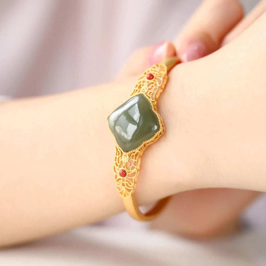 Stunning Gold Bracelet for Daily Wear