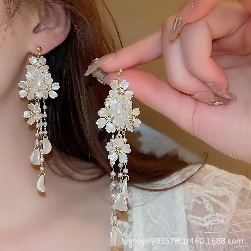 Beautiful Pearl Earring with Unique Style