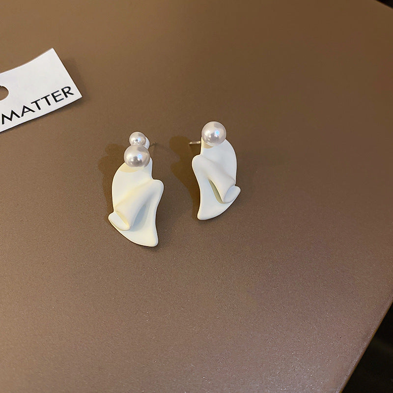 Charming Pearl Earring for Any Occasion