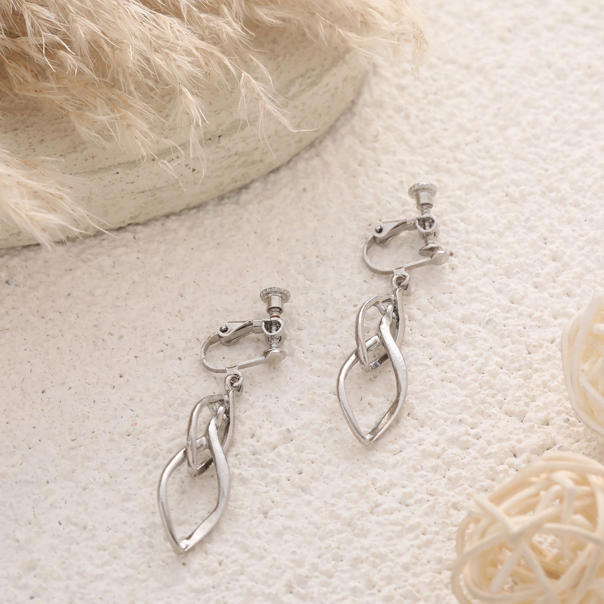 Charming Earring for Any Occasion