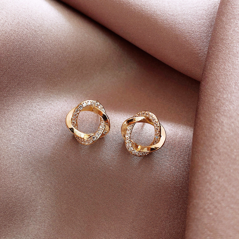 Charming Earring for Any Occasion