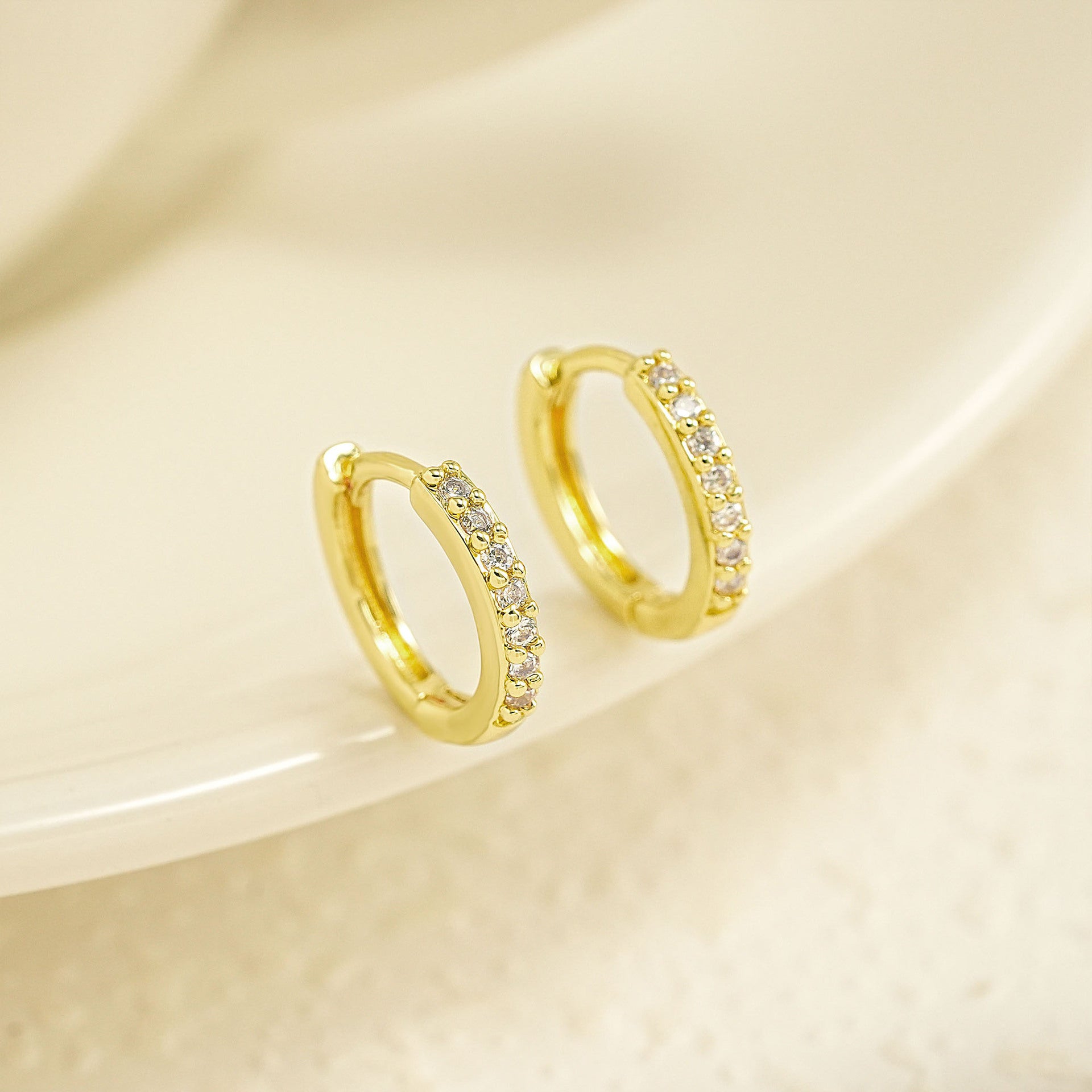 Classic Gold Earring with Timeless Appeal