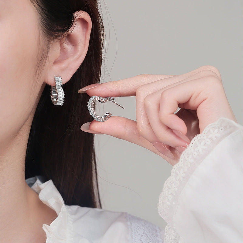 Charming Earring for Any Occasion