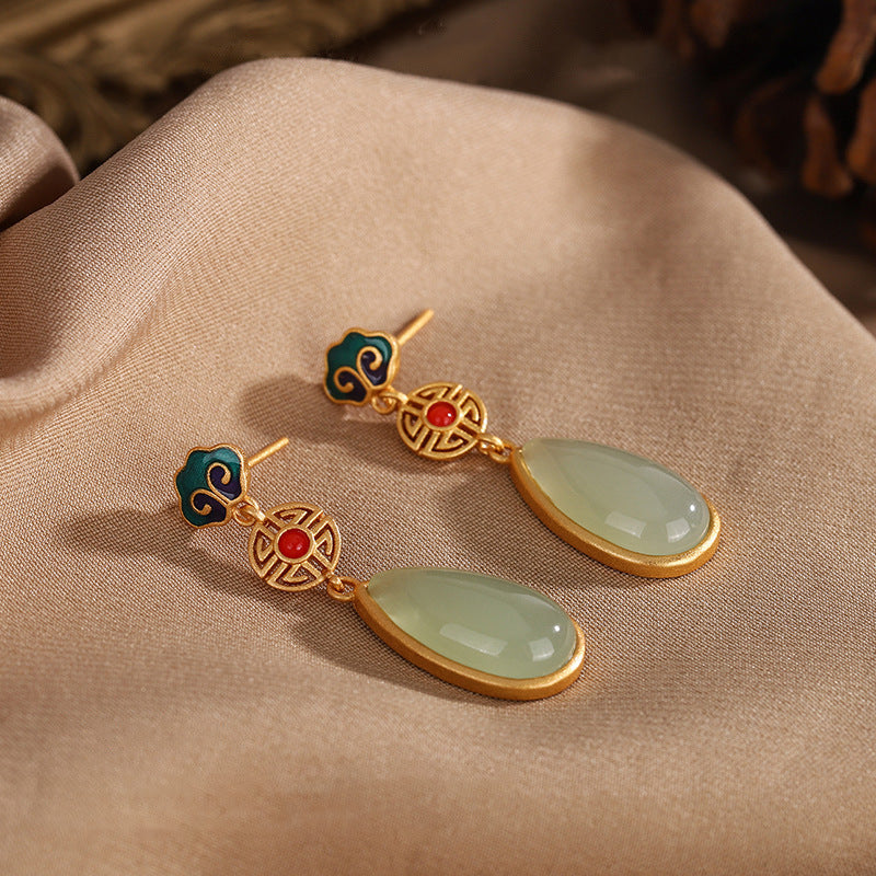 Charming Earring for Any Occasion