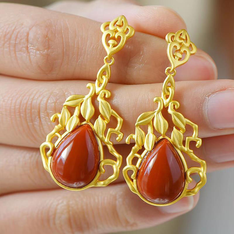 Charming Gold Earring for Any Occasion