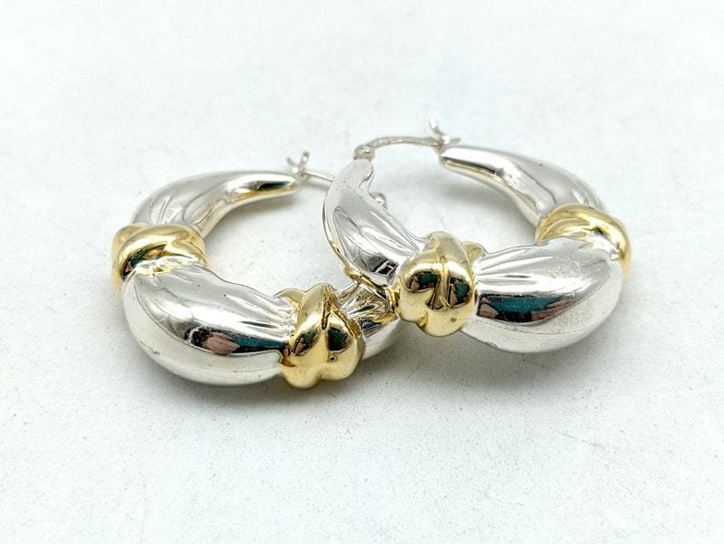 Beautiful Gold Earring with Unique Style
