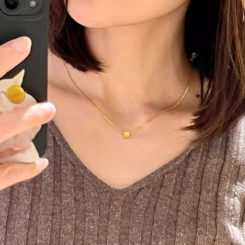 Romantic Gold Necklace for Special Moments