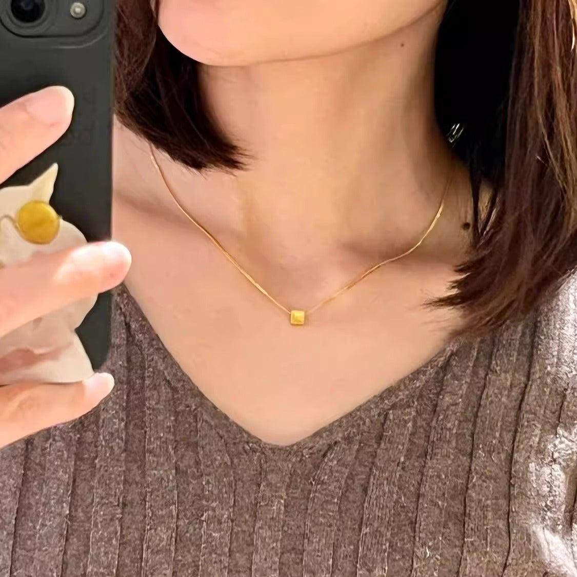 Romantic Gold Necklace for Special Moments