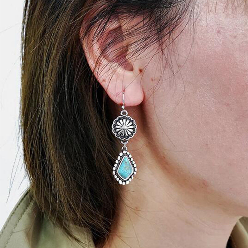 Charming Silver Earring for Any Occasion