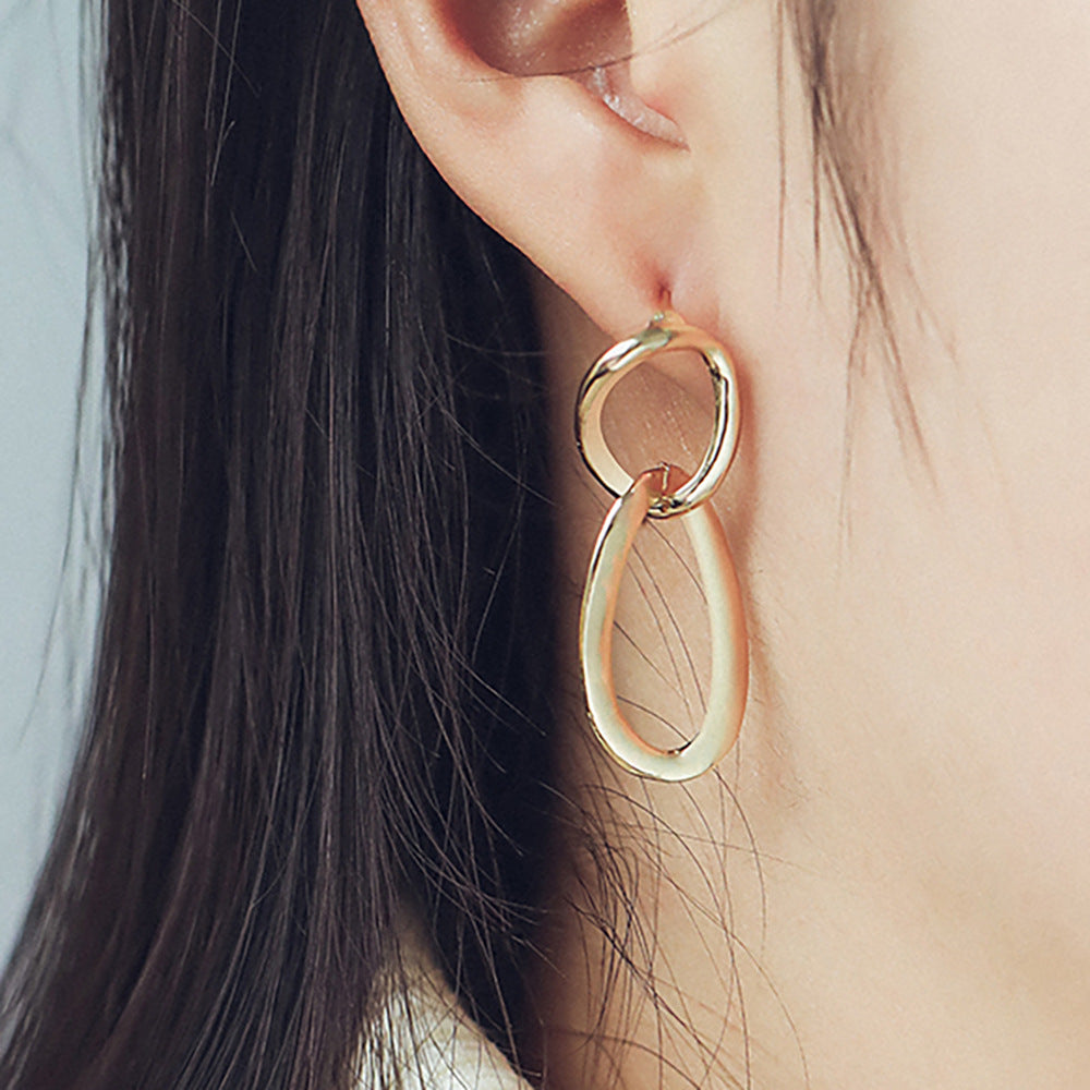 Classic Gold Earring with Timeless Appeal