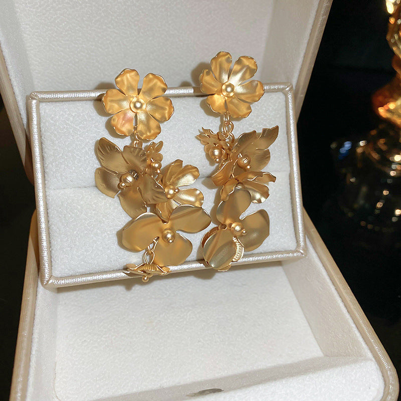 Charming Gold Earring for Any Occasion