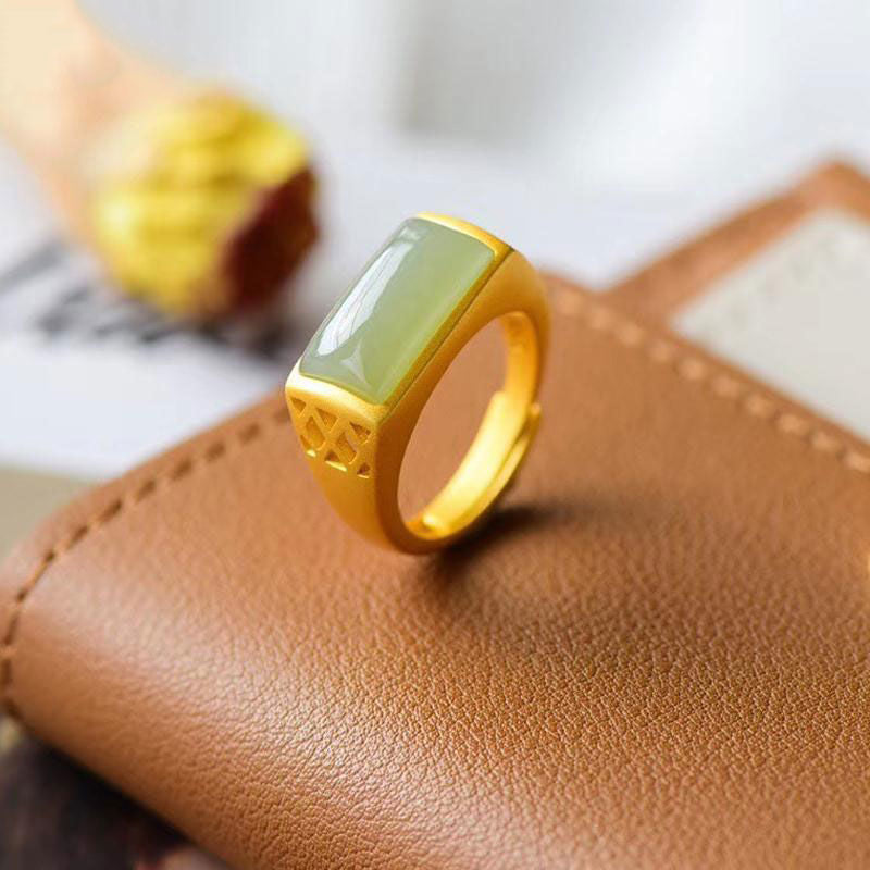 Classic Gold Ring with Timeless Appeal