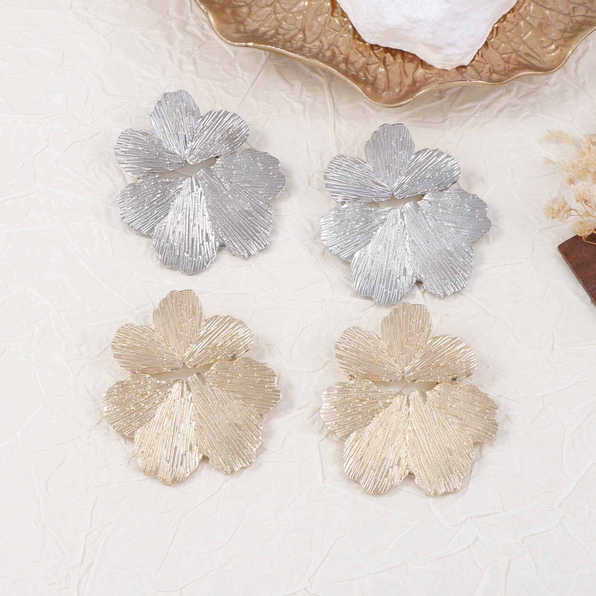 Romantic Gold Earring for Special Moments