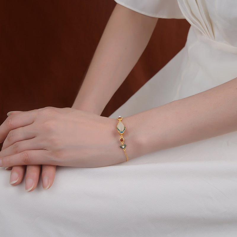 Classic Gold Bracelet with Timeless Appeal