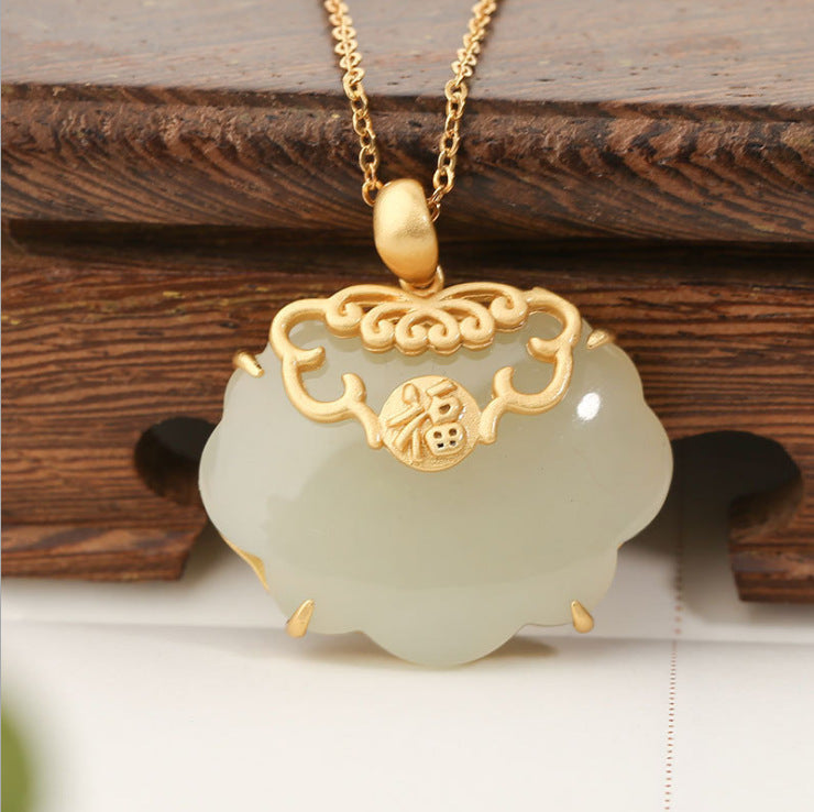 Romantic Gold Necklace for Special Moments