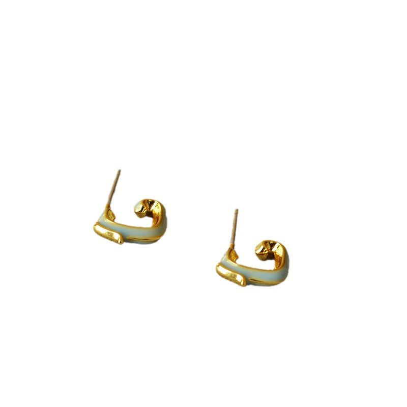 Charming Silver Earring for Any Occasion
