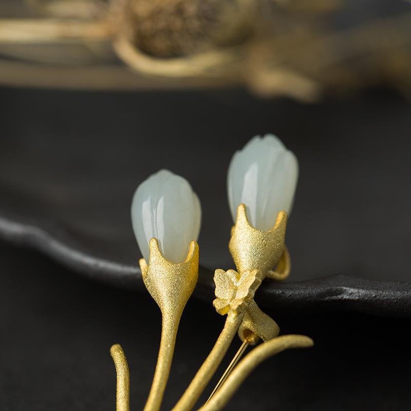 Charming Gold Piece for Any Occasion