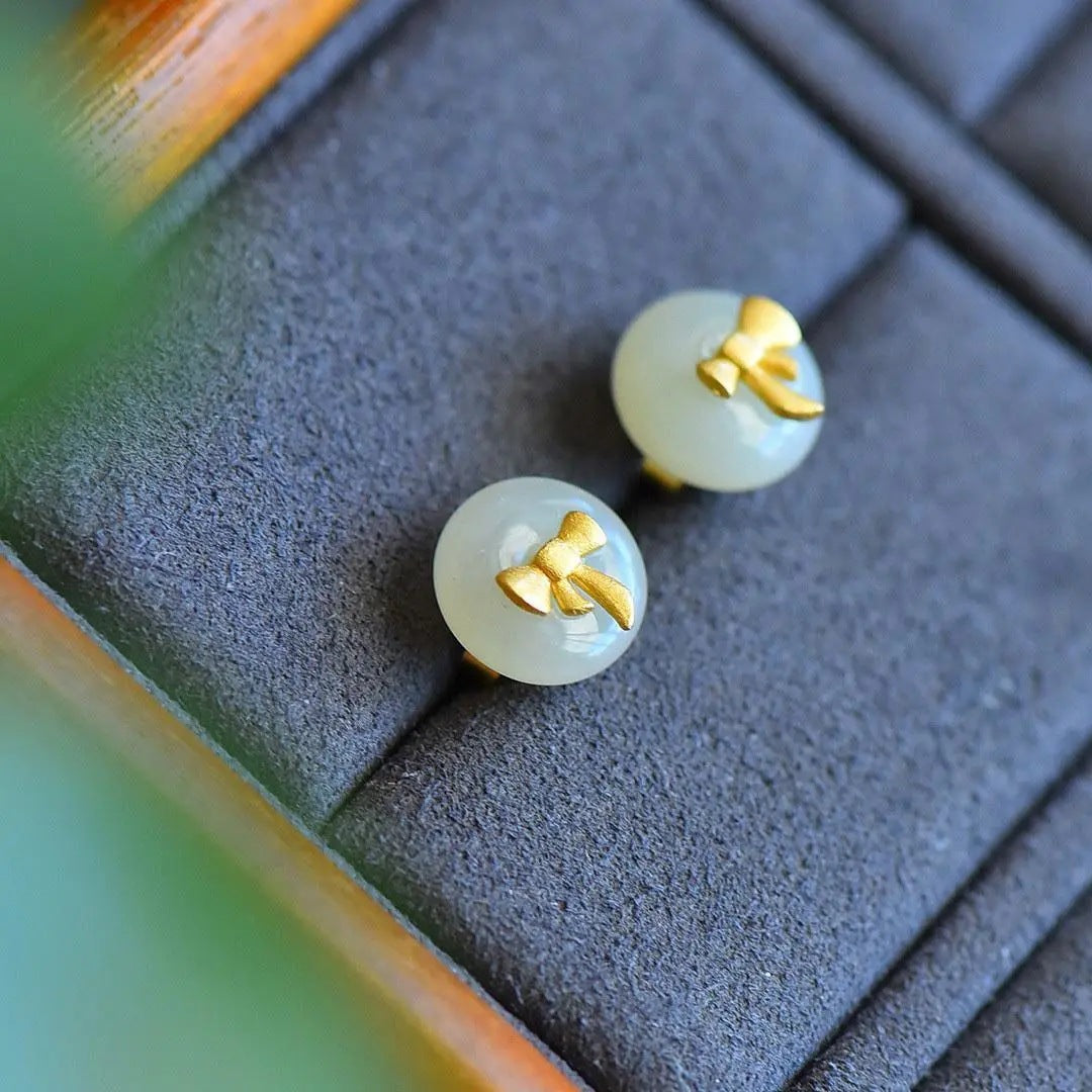 Classic Gold Earring with Timeless Appeal