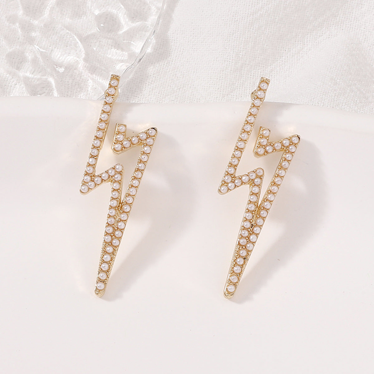 Charming Earring for Any Occasion