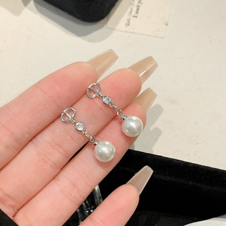 Romantic Pearl Earring for Special Moments