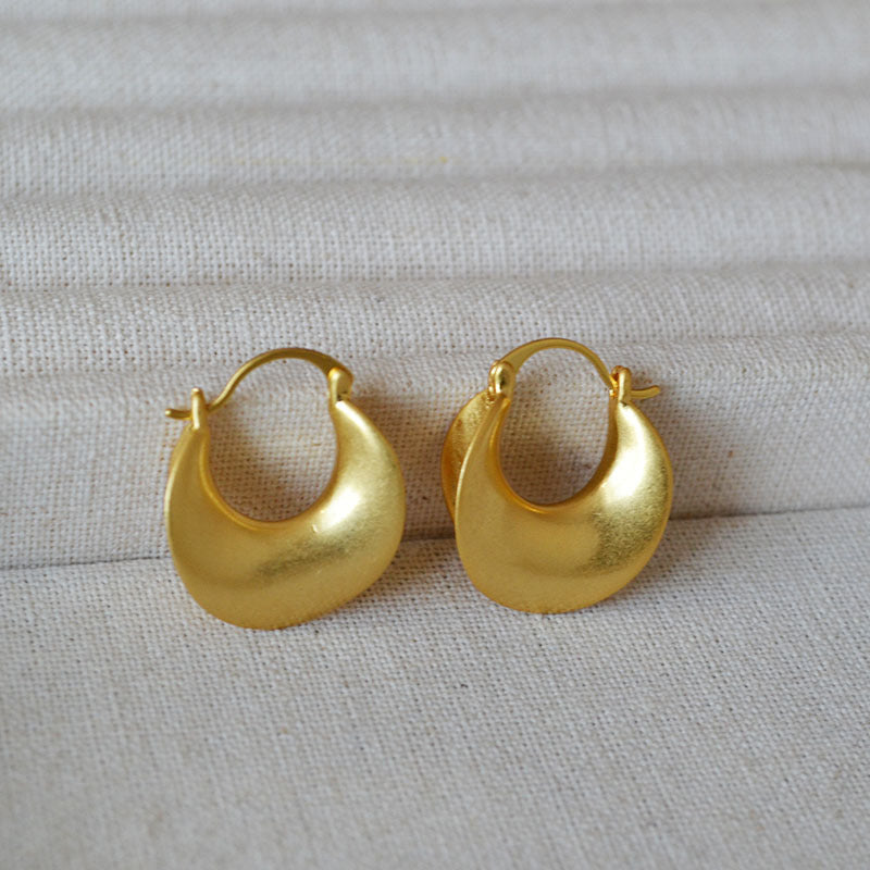 Classic Gold Earring with Timeless Appeal