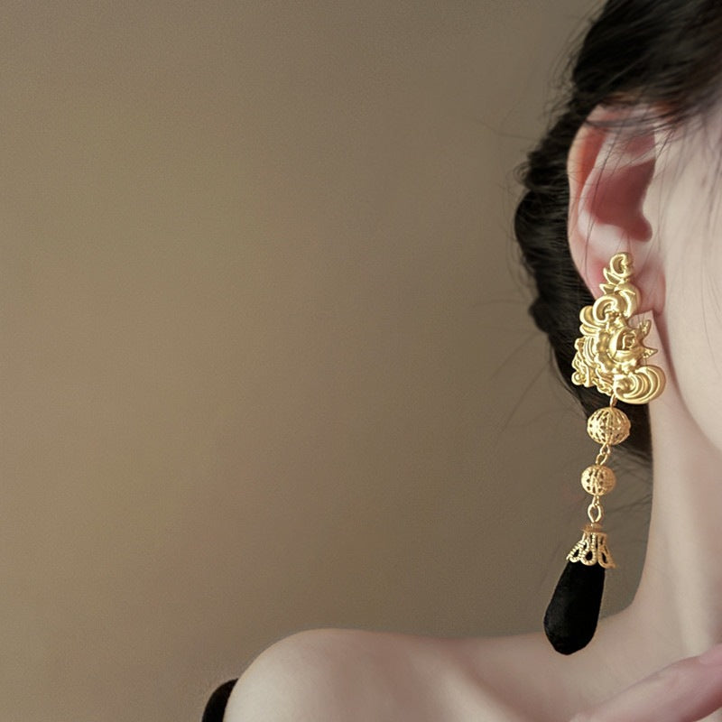Beautiful Gold Earring with Unique Style