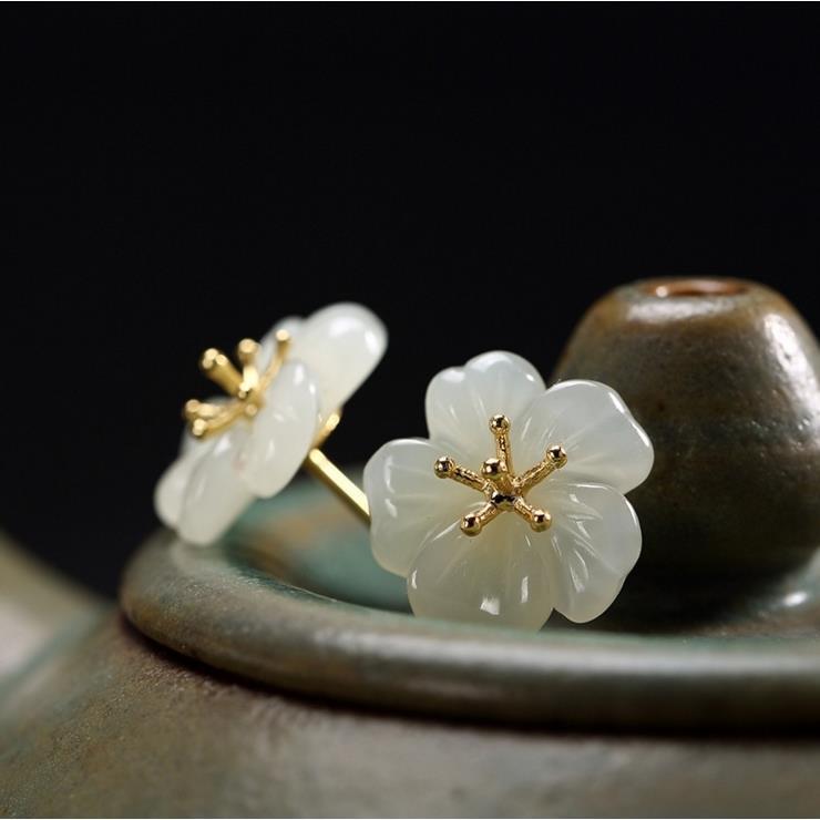 Beautiful Gold Earring with Unique Style