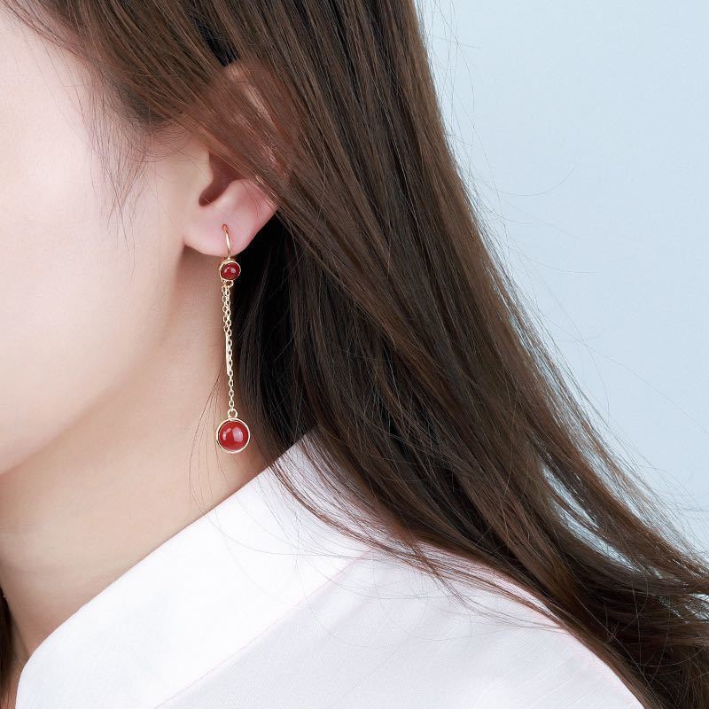 Romantic Gold Earring for Special Moments