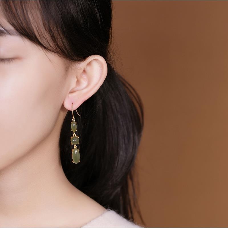 Charming Silver Earring for Any Occasion