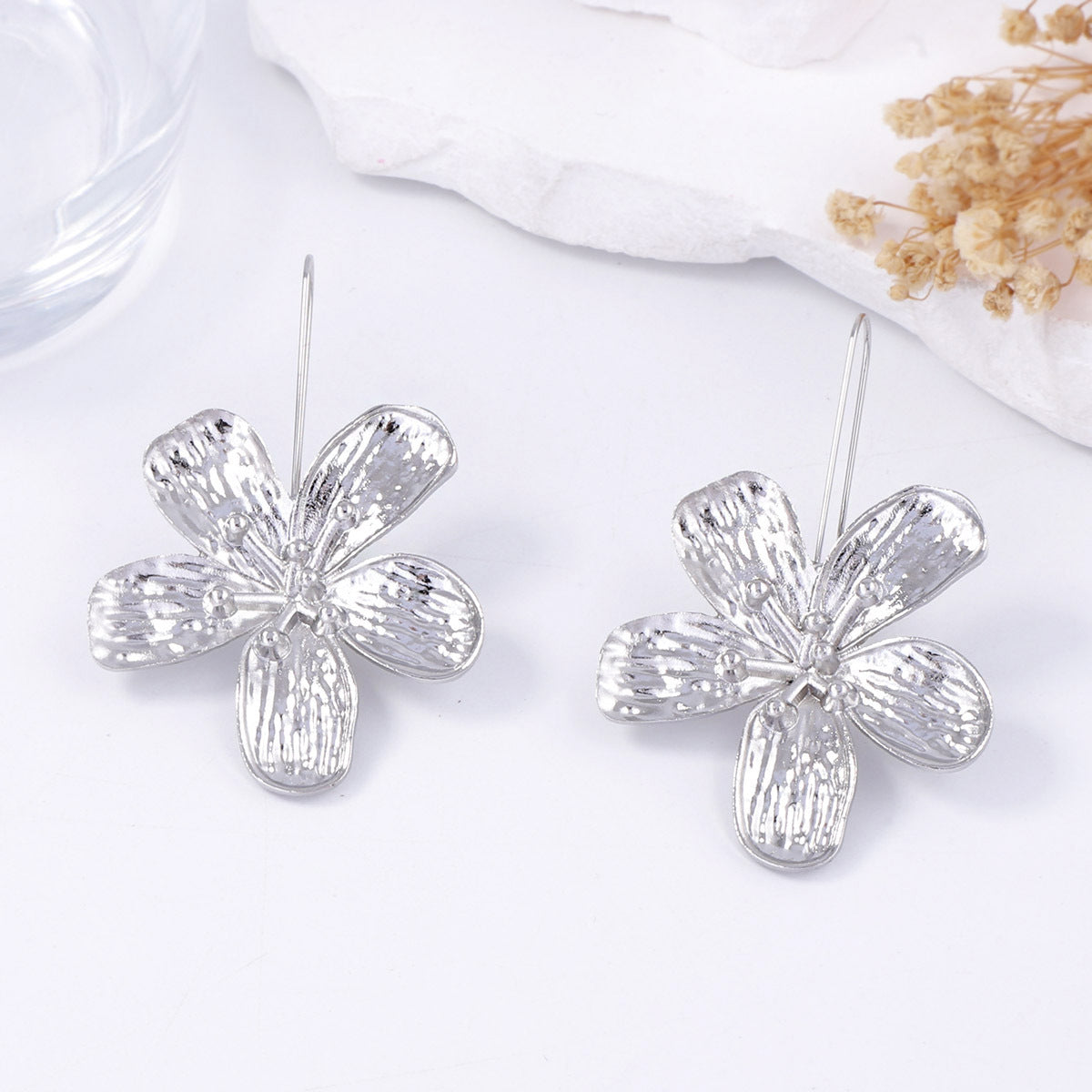 Charming Earring for Any Occasion