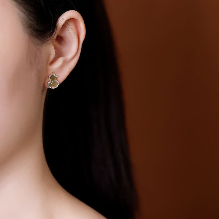 Classic Gold Earring with Timeless Appeal